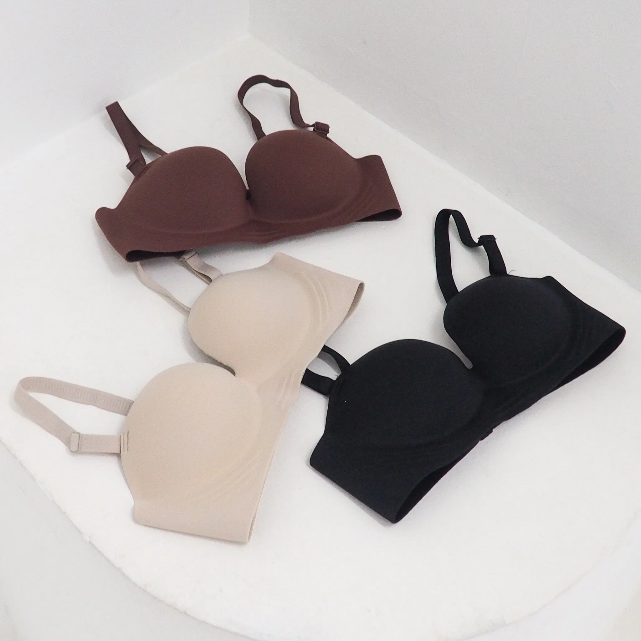 No Bulge! Lifting Seamless Wireless Bra in Velvet Black