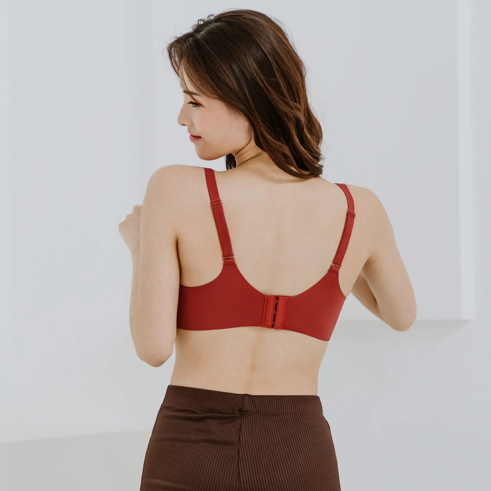 No Bulge! Seamless Wireless Bra in Velvet Cherry