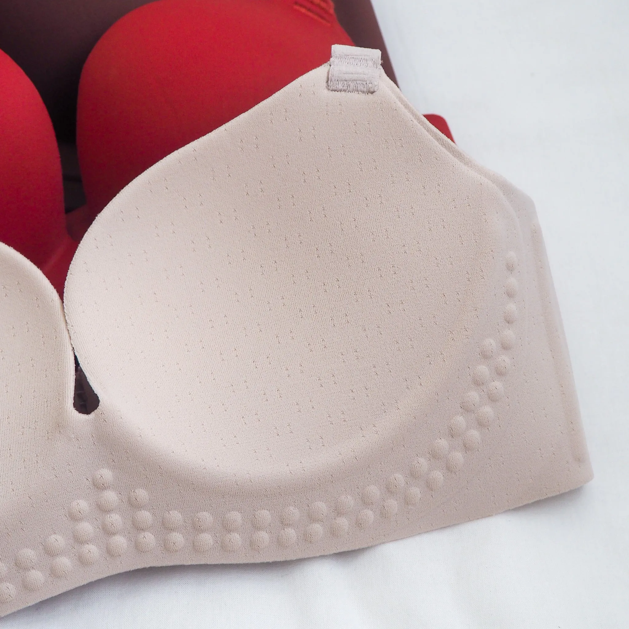 No Bulge! Seamless Wireless Bra in Velvet Creme