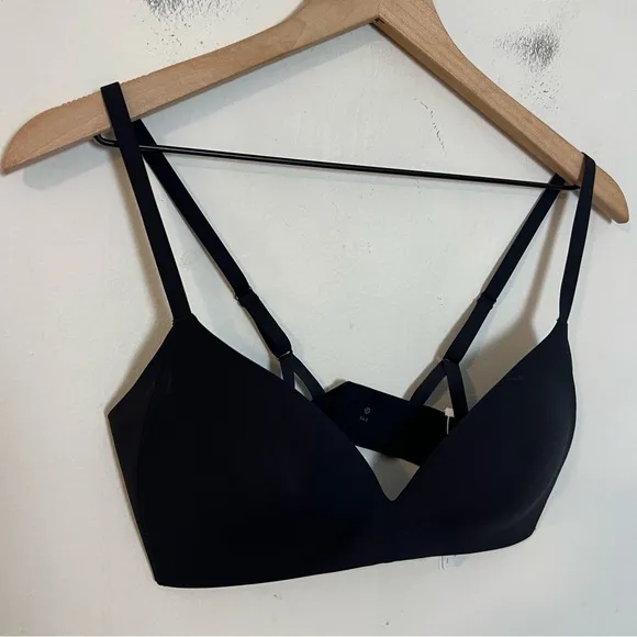 NWT LULULEMON- Take Shape Bra Black On The Move Athletic