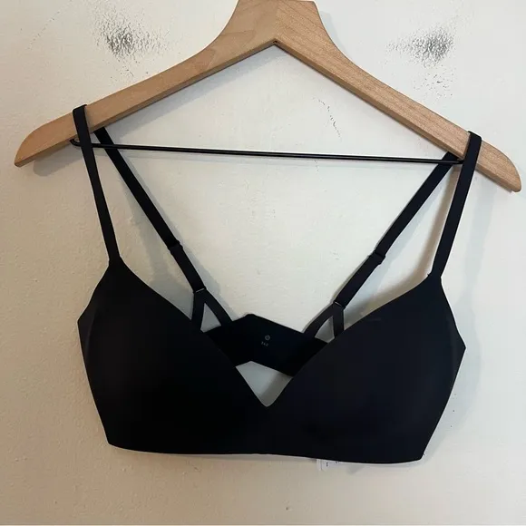 NWT LULULEMON- Take Shape Bra Black On The Move Athletic