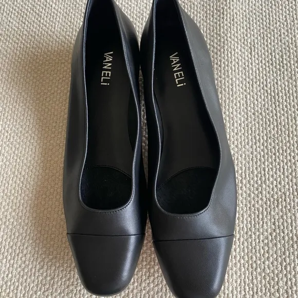 NWT Vaneli Black Nappa Leather Flats Cushioned Insole Size 10M