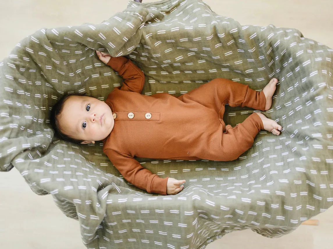 Olive Strokes Muslin Quilt