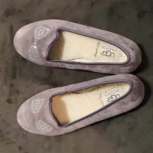 Pretty light purple UGG flats 💜