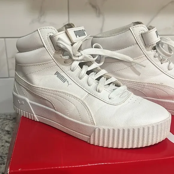 Puma Carina Mid Jr Girls sneaker size 6C White Softfoam Optimal Comfort