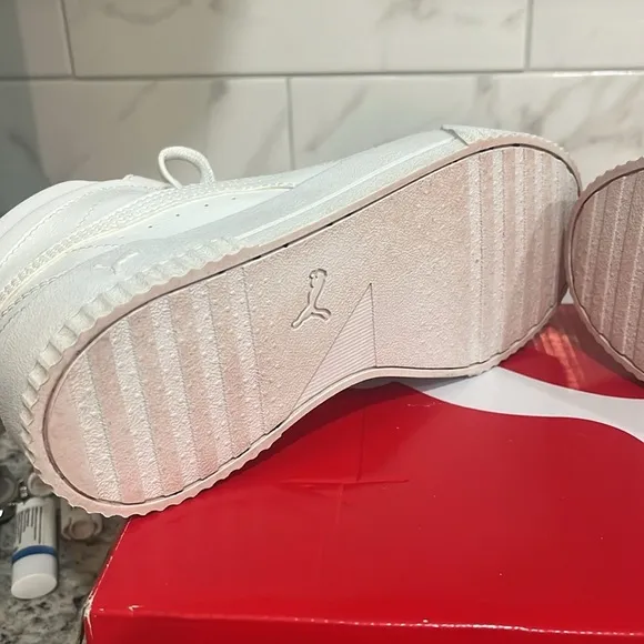 Puma Carina Mid Jr Girls sneaker size 6C White Softfoam Optimal Comfort