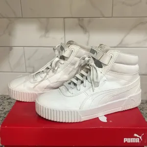Puma Carina Mid Jr Girls sneaker size 6C White Softfoam Optimal Comfort