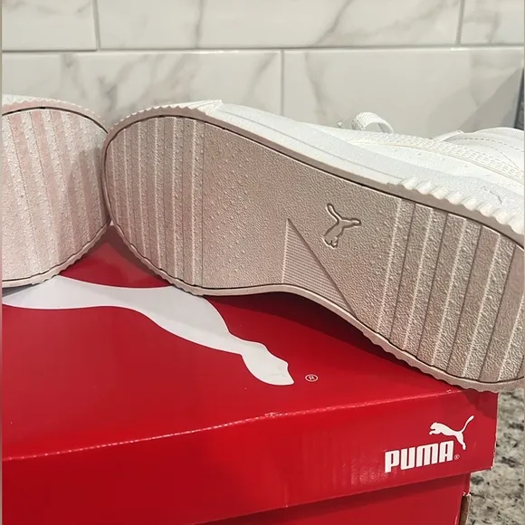 Puma Carina Mid Jr Girls sneaker size 6C White Softfoam Optimal Comfort