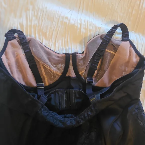 Retro Slip with underwire support