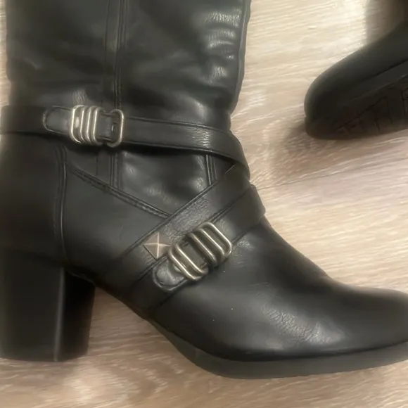 Rialto Claudette Knee High comfort Boots black size 8 block heel buckles