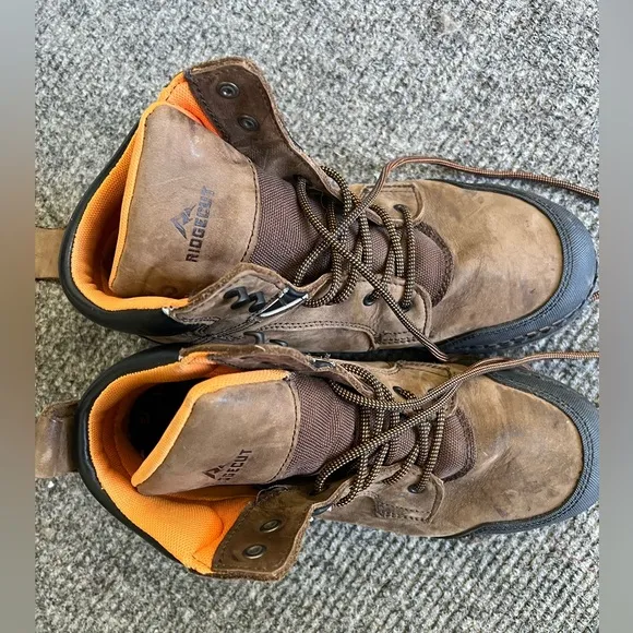 Ridge Cut Preowned steel toe work boots. Size 11. Very little wear.