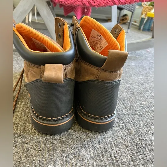 Ridge Cut Preowned steel toe work boots. Size 11. Very little wear.