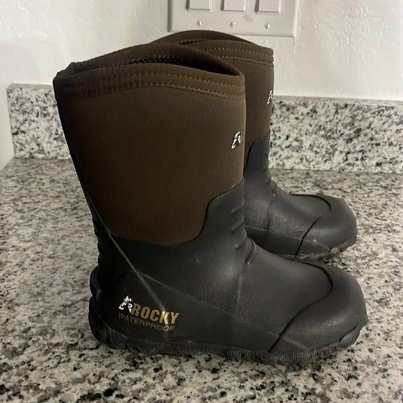 Rocky Kids' Core 9” Rubber Outdoor Boot Black and Brown Sz 1 Boy Waterproof