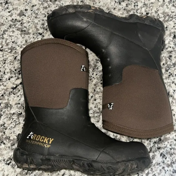 Rocky Kids' Core 9” Rubber Outdoor Boot Black and Brown Sz 1 Boy Waterproof