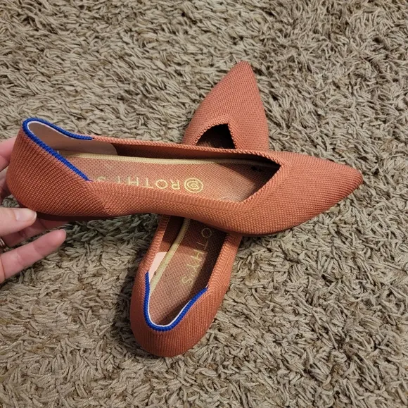 Rothy’s Pointed Toe Orange Red Persimmon Size 7 Flats slip-on Shoe