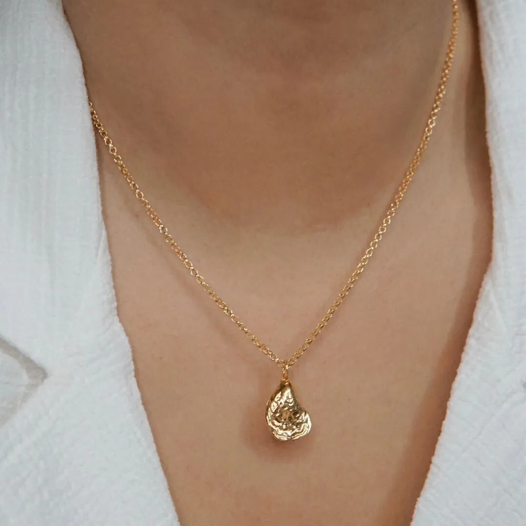 SAMPLE - Oyster 🦪 Pendant on Thick Rolo Chain Necklace