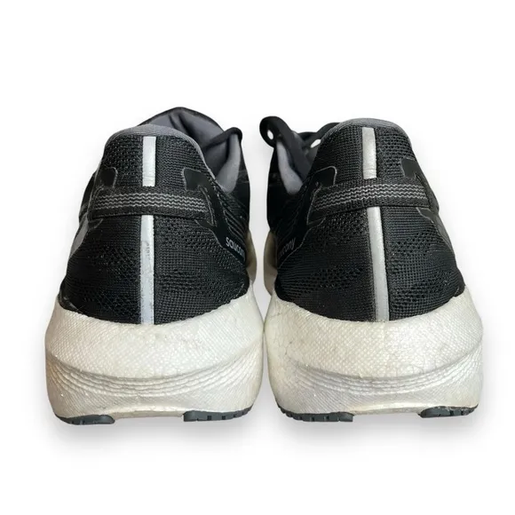 Saucony Men’s Triumph 20 Black &amp; White Athletic Running Sneaker Shoe 10.5