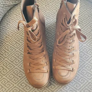SCHUTZ Xayane women Tan suede lace up bootie size 8 B