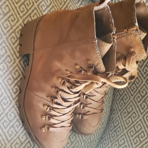 SCHUTZ Xayane women Tan suede lace up bootie size 8 B