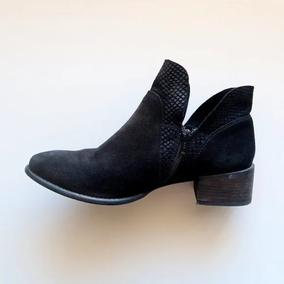 Seychelles Revolve Black Suede Leather Block Heel Ankle Boots / Booties Size 8.5