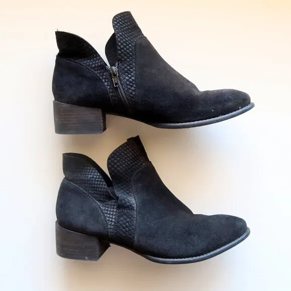 Seychelles Revolve Black Suede Leather Block Heel Ankle Boots / Booties Size 8.5