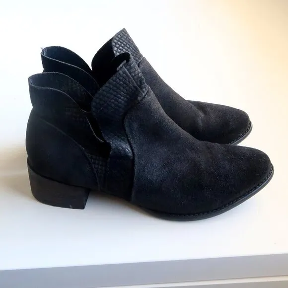 Seychelles Revolve Black Suede Leather Block Heel Ankle Boots / Booties Size 8.5