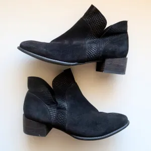 Seychelles Revolve Black Suede Leather Block Heel Ankle Boots / Booties Size 8.5