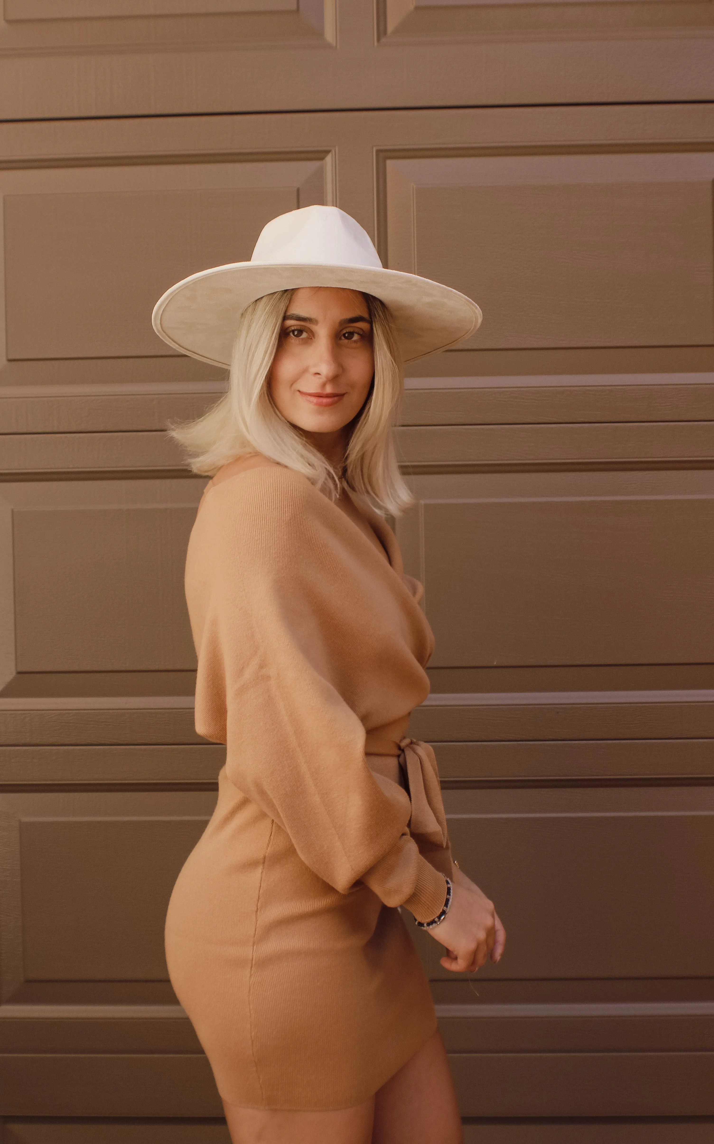 Sheila Puffed Mini Knit Dress (Mocha)