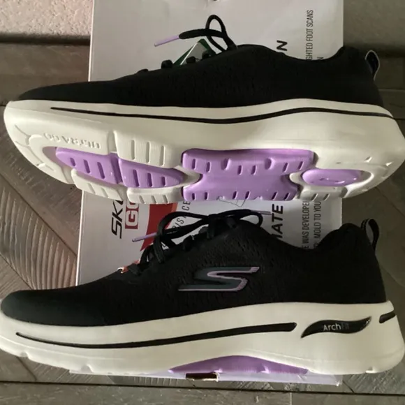 SKECHERS Women's Go Walk Arch Fit - Uptown Summer Casual Sneakers, size 9.5