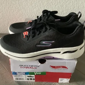 SKECHERS Women's Go Walk Arch Fit - Uptown Summer Casual Sneakers, size 9.5