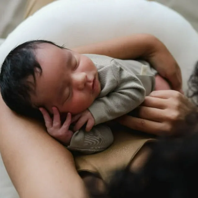 Snuggle Me Organic Feeding and Support Pillow-Natural
