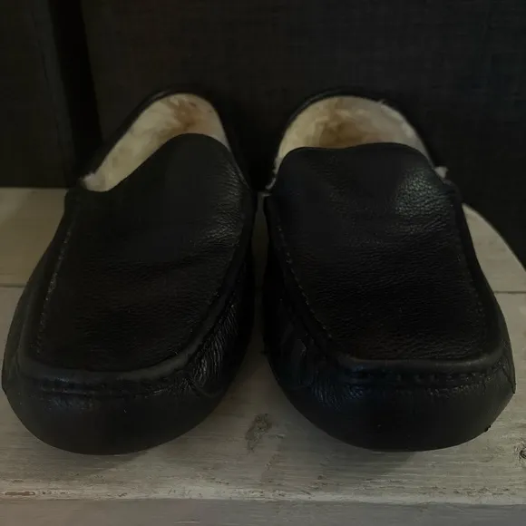 UGG Ascot Leather Loafer Slippers Men's Black Retails $120