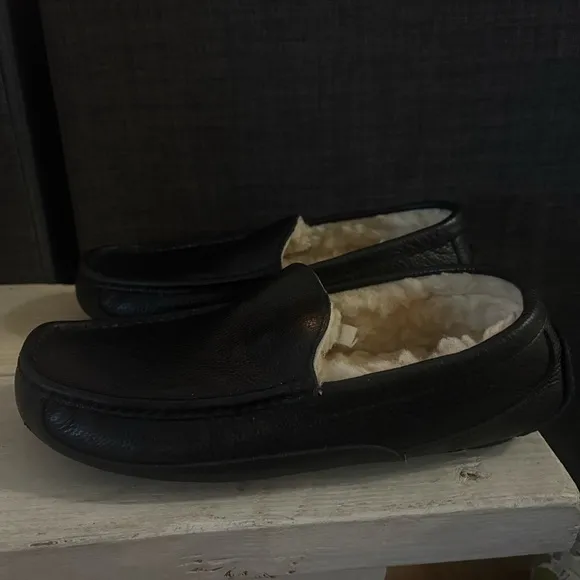 UGG Ascot Leather Loafer Slippers Men's Black Retails $120