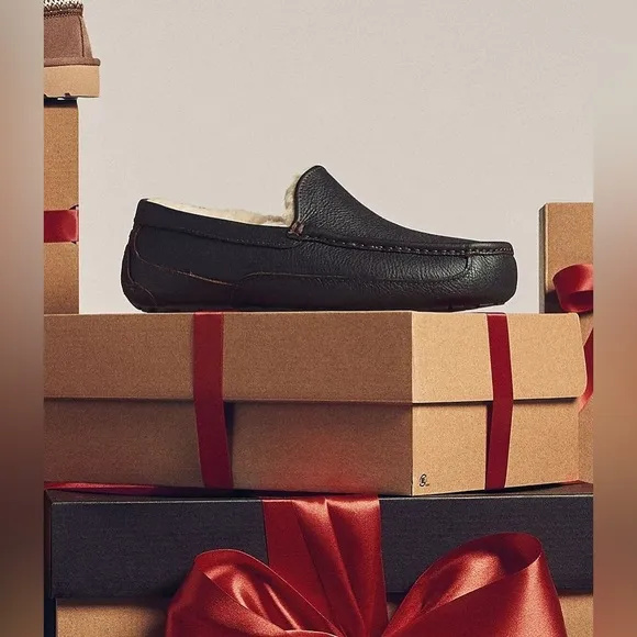 UGG Ascot Leather Loafer Slippers Men's Black Retails $120