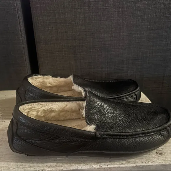 UGG Ascot Leather Loafer Slippers Men's Black Retails $120