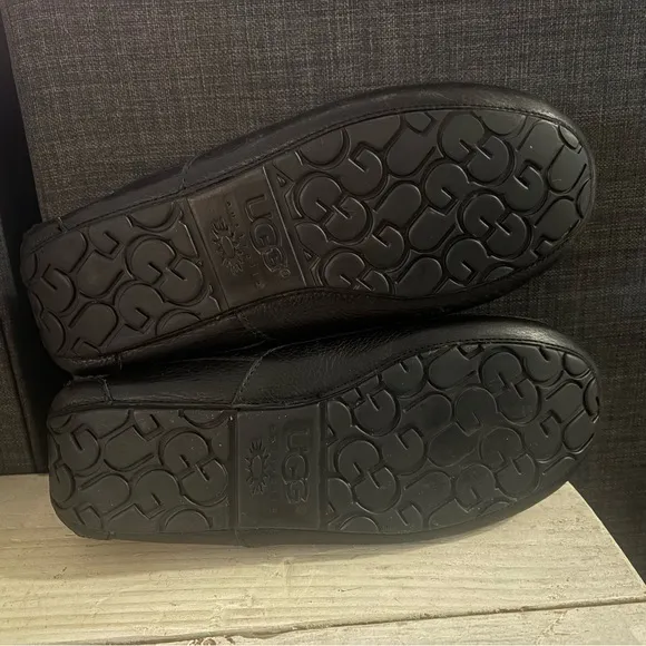 UGG Ascot Leather Loafer Slippers Men's Black Retails $120