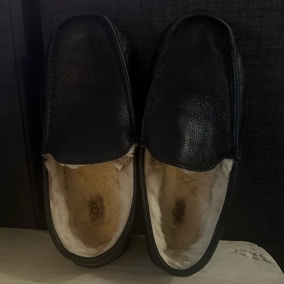 UGG Ascot Leather Loafer Slippers Men's Black Retails $120