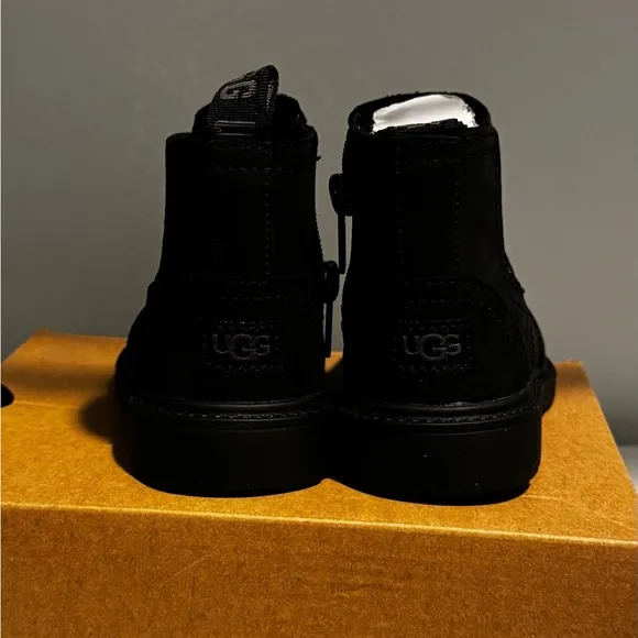 UGG BOLDEN WEATHER 1112455T CHELSEA BOOTS (WATERPROOF LEATHER) SIZE 6 TODDLER
