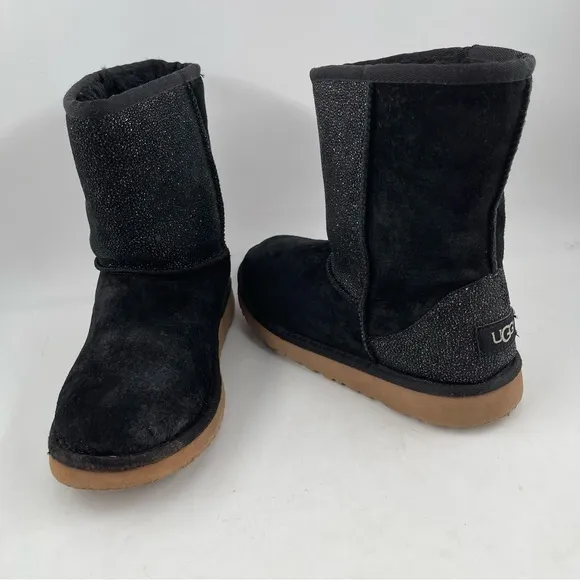 UGG Girl’s Classic Short Serein 1013259 Grade School Sheepskin Winter Boot-SZ 5Y