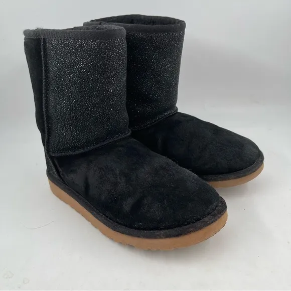 UGG Girl’s Classic Short Serein 1013259 Grade School Sheepskin Winter Boot-SZ 5Y