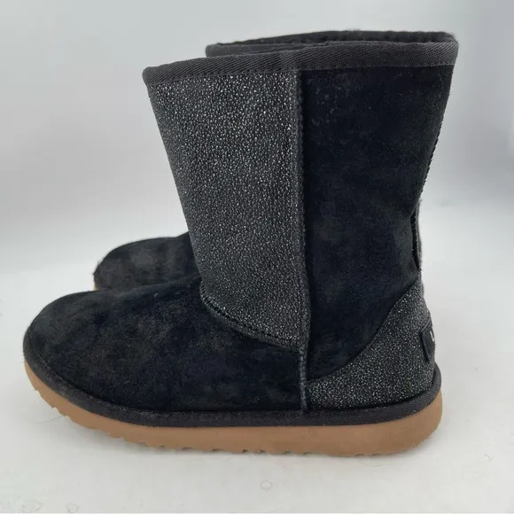 UGG Girl’s Classic Short Serein 1013259 Grade School Sheepskin Winter Boot-SZ 5Y