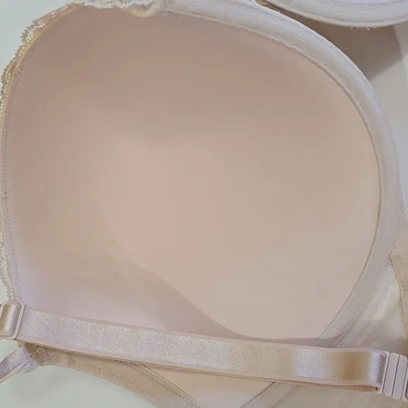 Victoria's Secret Sexy Tee Posey Lace Push Up Bra Nude 42D Padded Convertable