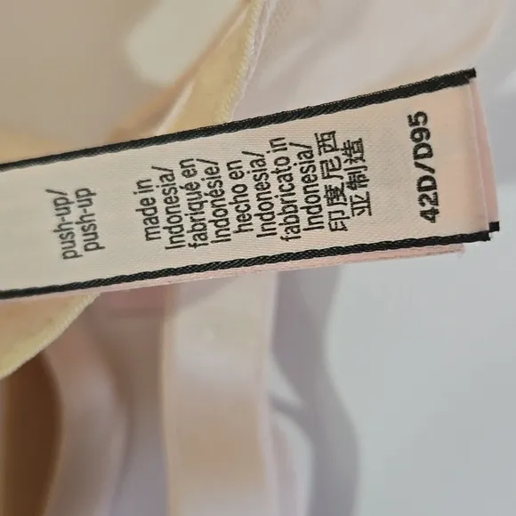 Victoria's Secret Sexy Tee Posey Lace Push Up Bra Nude 42D Padded Convertable