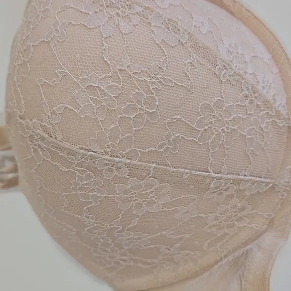 Victoria's Secret Sexy Tee Posey Lace Push Up Bra Nude 42D Padded Convertable