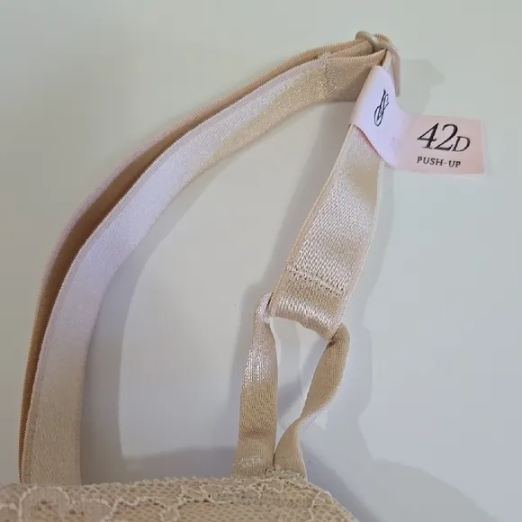 Victoria's Secret Sexy Tee Posey Lace Push Up Bra Nude 42D Padded Convertable