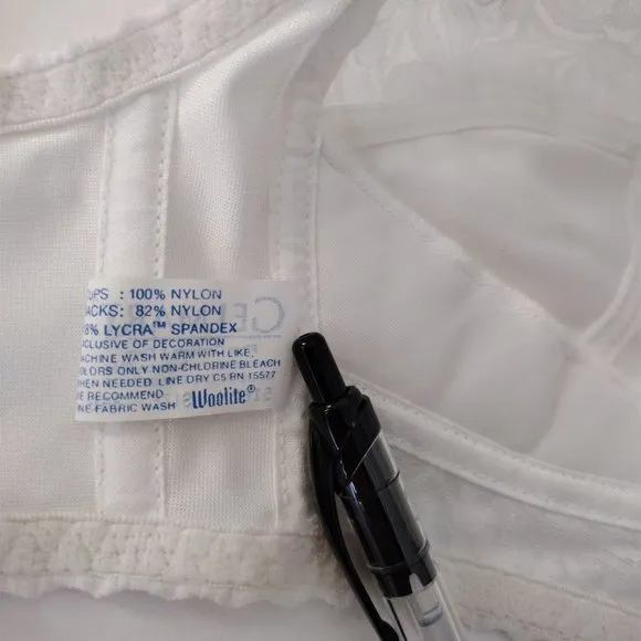 Vintage 1980s White Lace Wire Free Bullet Bra NEW