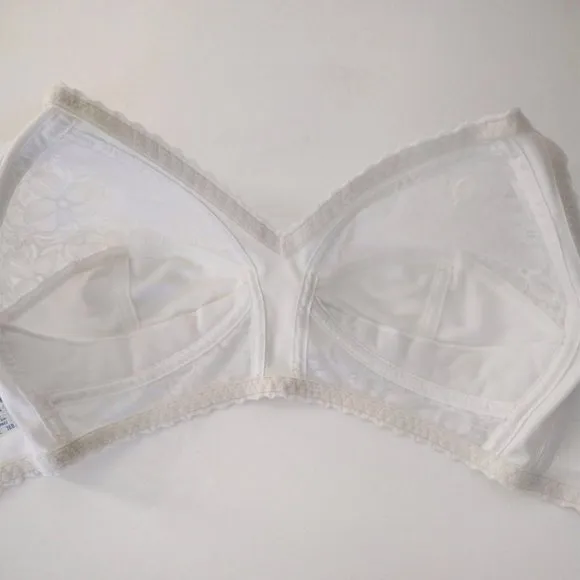 Vintage 1980s White Lace Wire Free Bullet Bra NEW