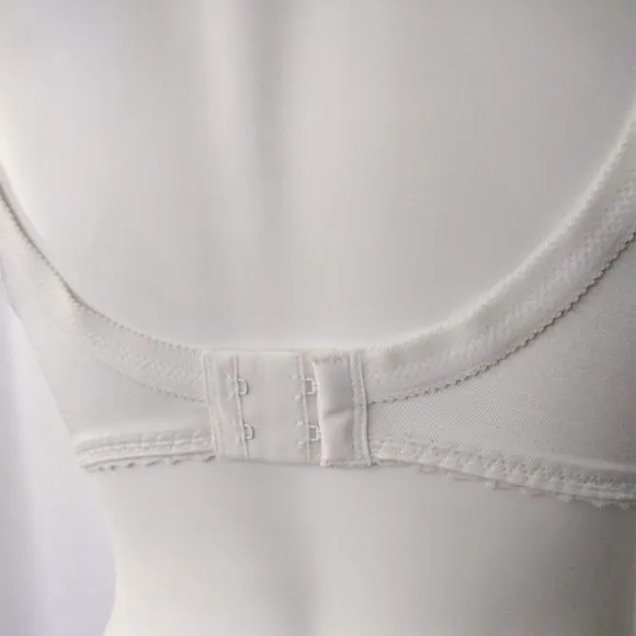 Vintage 1980s White Lace Wire Free Bullet Bra NEW
