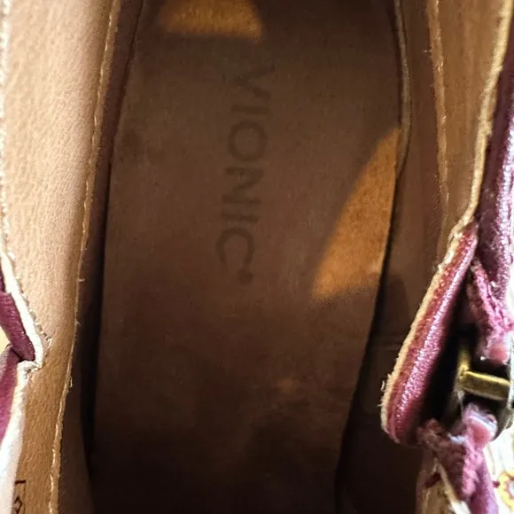Vionic Millie Burgundy Leather Ankle Boot With Buckle Like New Condition Sz 9.5