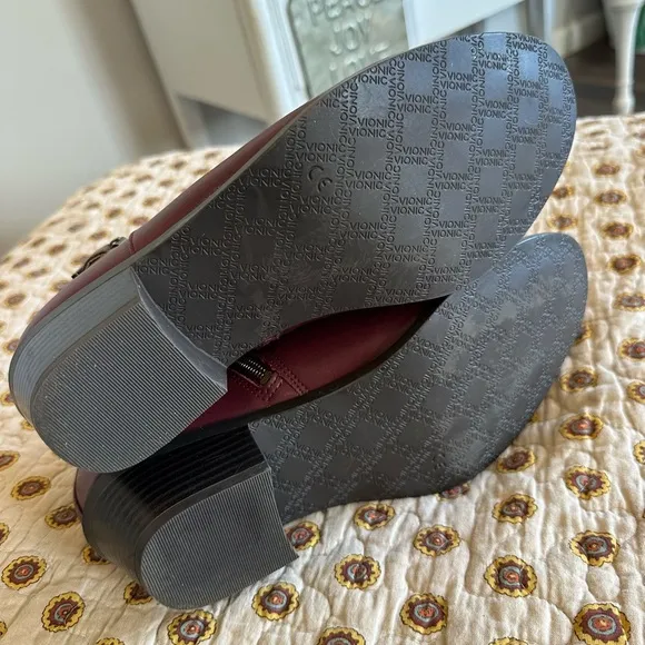 Vionic Millie Burgundy Leather Ankle Boot With Buckle Like New Condition Sz 9.5
